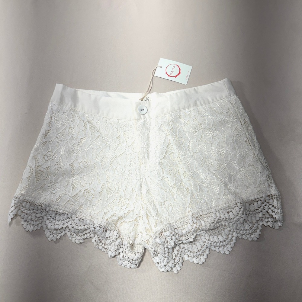 Raga Eggshell White Floral Lace Crochet Trim Shorts Women's Large RUNS SMALLNWT - Picture 1 of 12